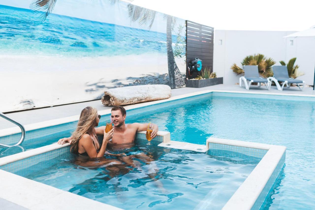 Gray Door Apartments - Adults Only パームビーチ エクステリア 写真