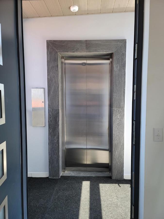 Gray Door Apartments - Adults Only パームビーチ エクステリア 写真